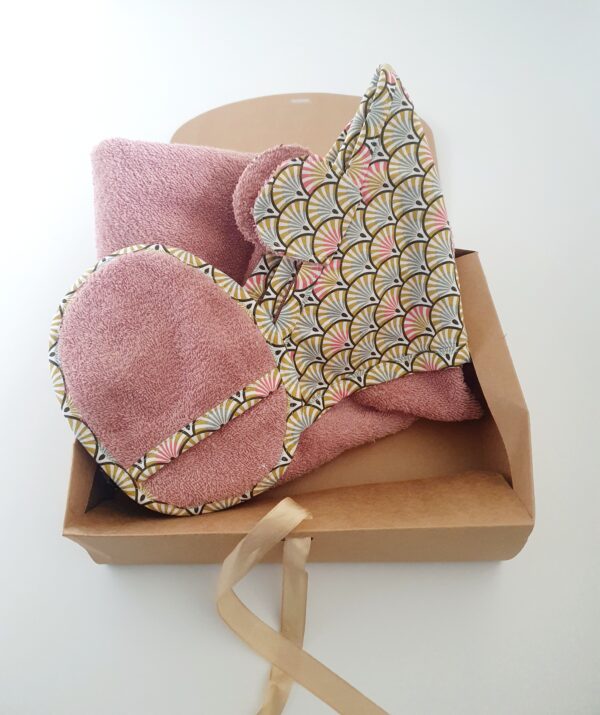 Box Cadeaux Cape de bain + gant assorti "éventails or et rose"