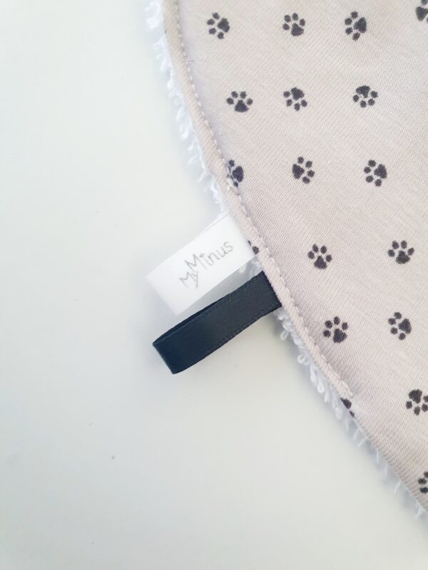 Bavoir bandana pattes de chat – Image 3