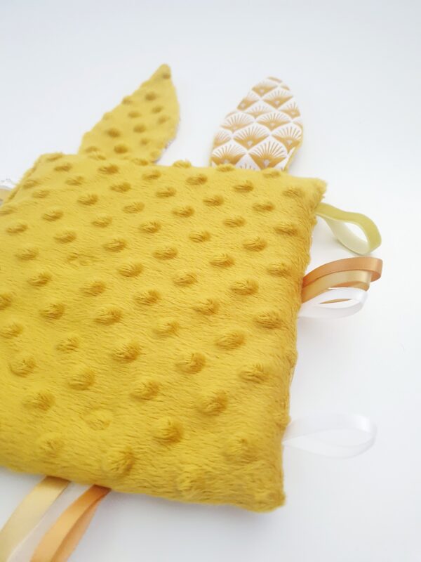 Doudou étiquettes paon jaune – Image 6