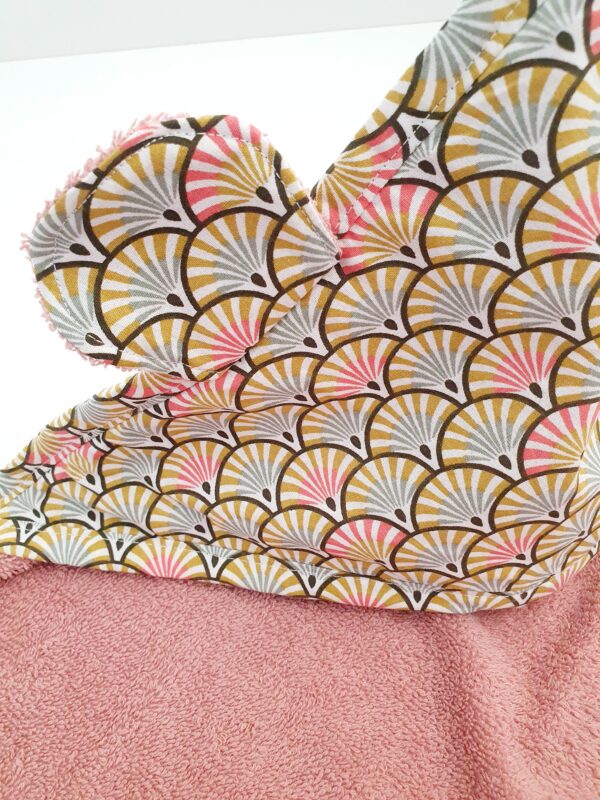 Box Cadeaux Cape de bain + gant assorti "éventails or et rose" – Image 6
