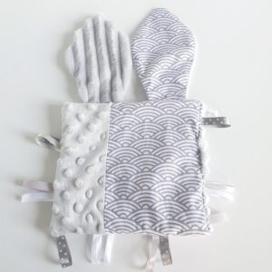 Doudou étiquettes Asanoha gris