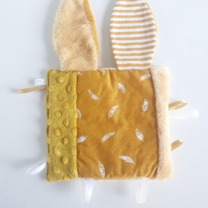 Doudou étiquettes plumes Jaune