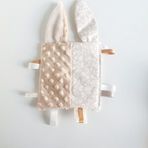 Doudou étiquettes crème léopard